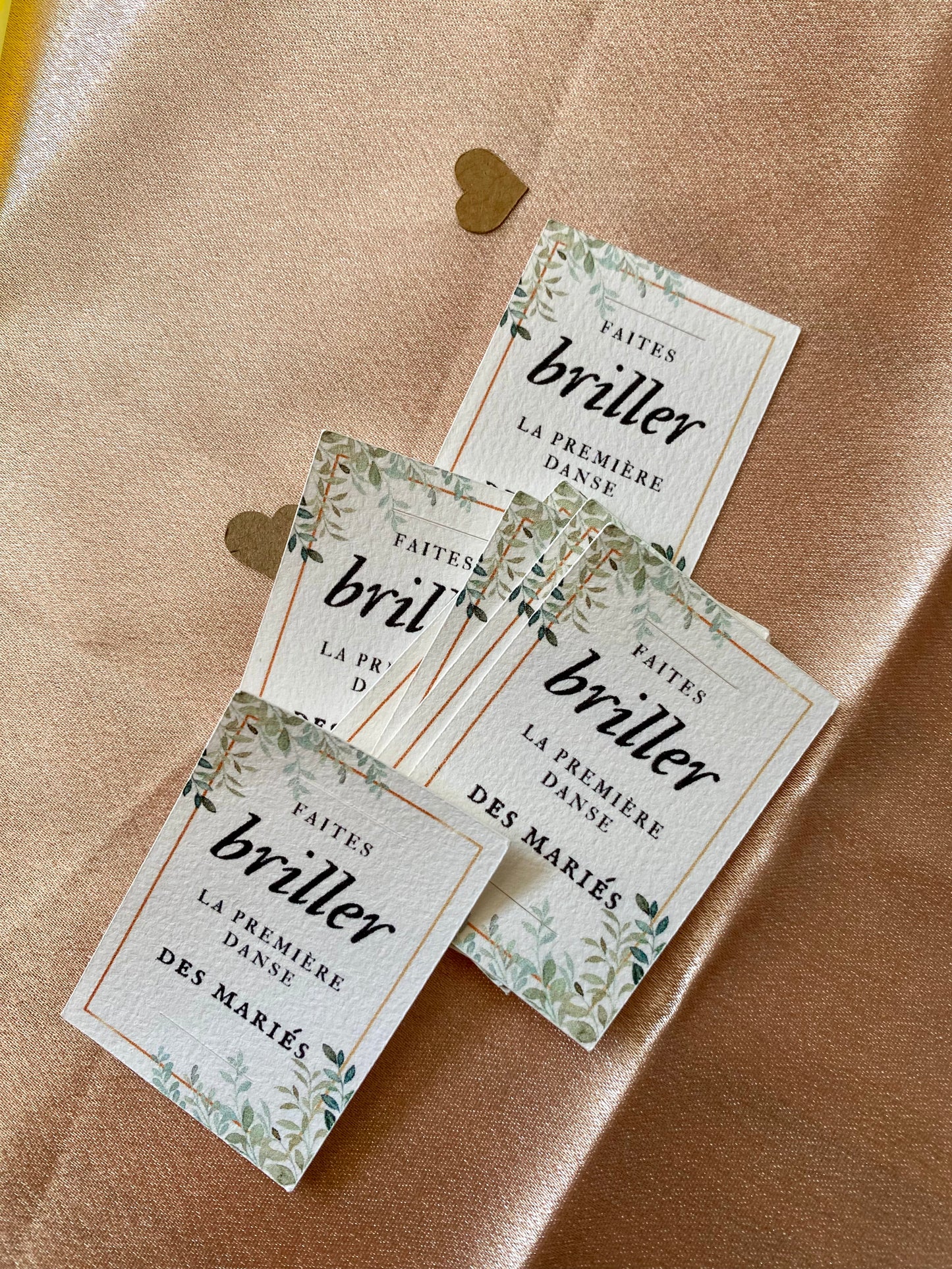 Bâtonnets lumineux avec étiquettes "Faites briller la première danse des mariés"