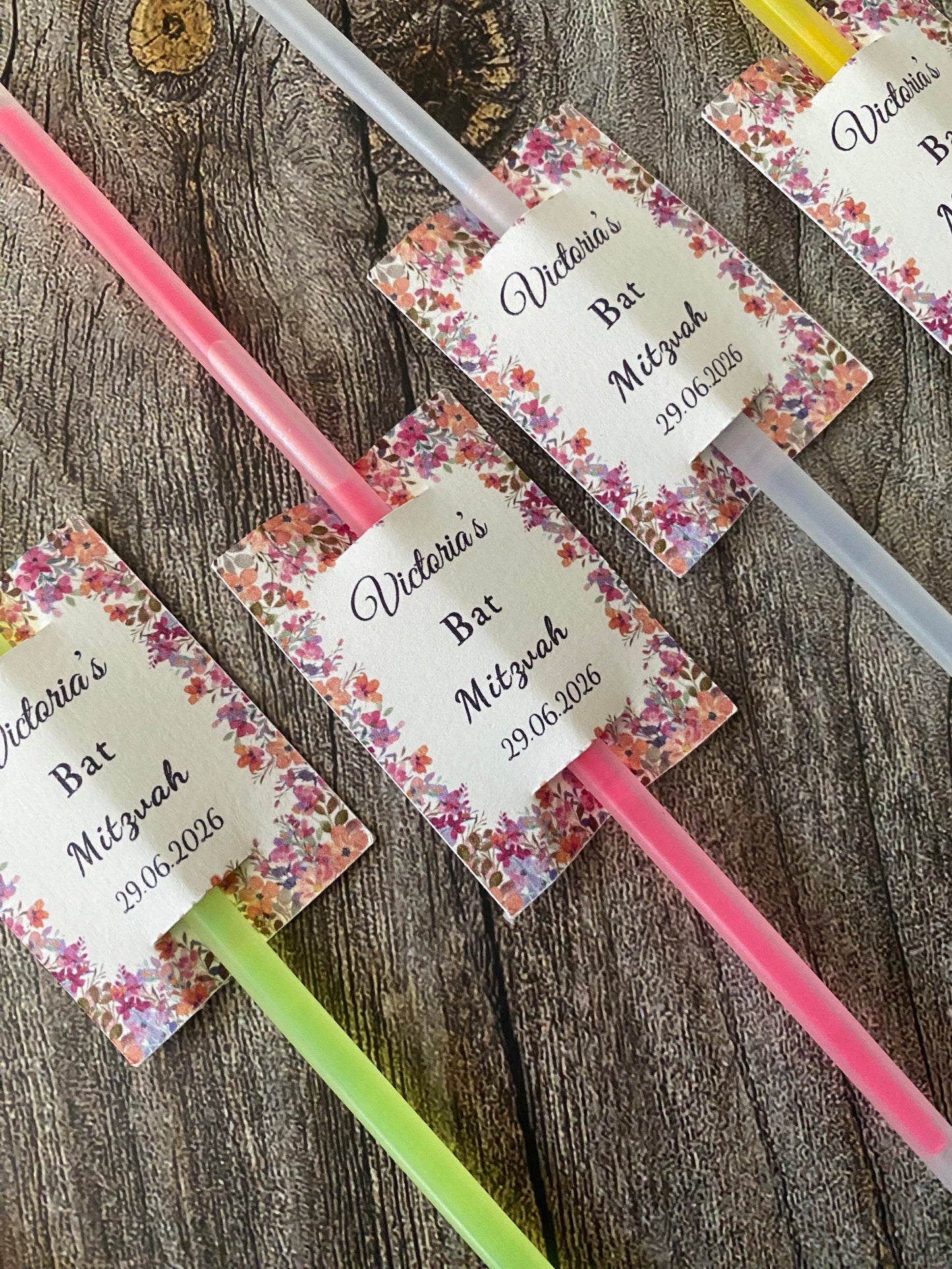 Bâtonnets lumineux à craquer + Étiquettes fleurs multicolores pour ouverture de bal mariage