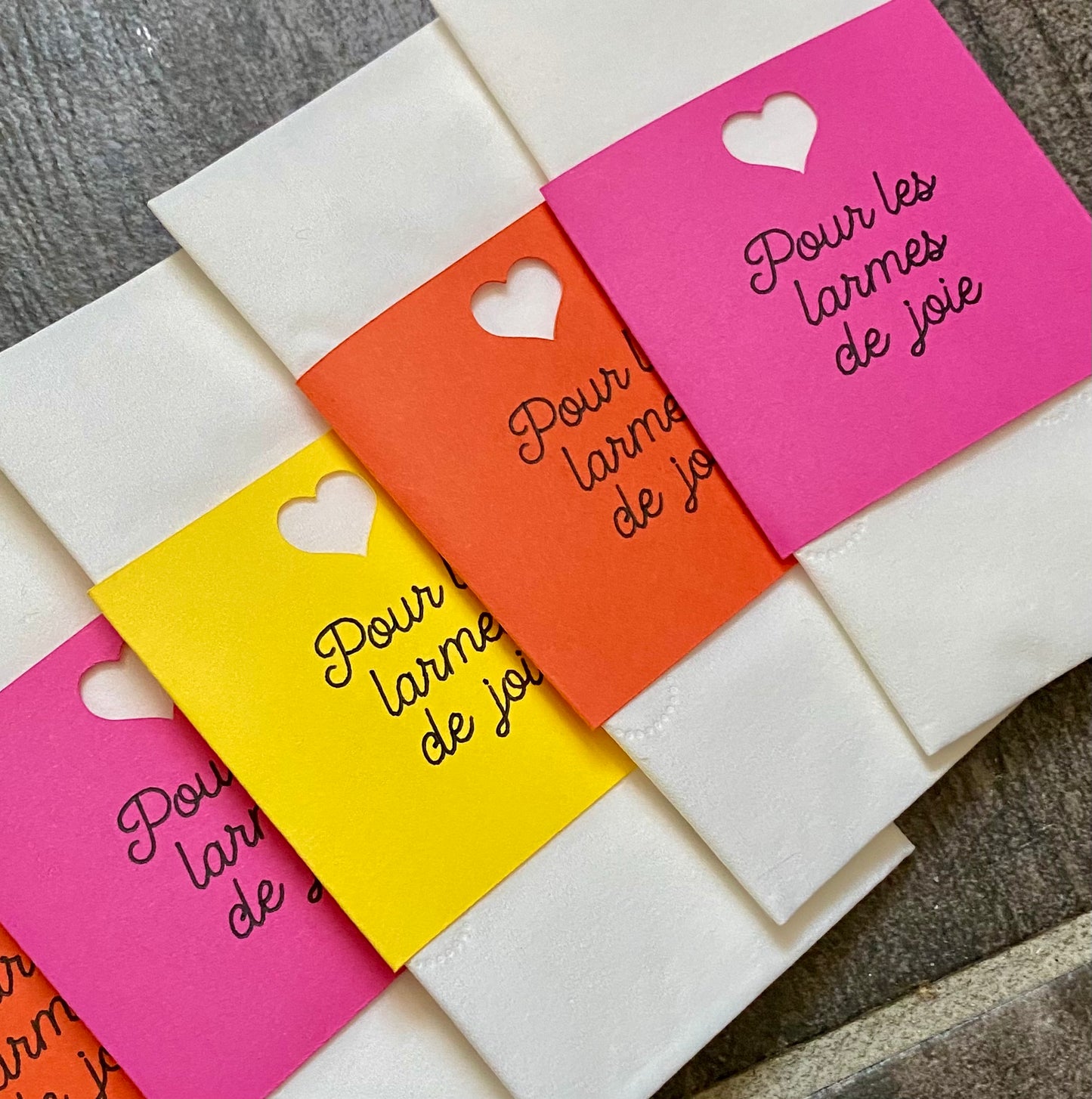 Pochettes Orange Fuschia Jaune + Mouchoirs « Larme de joie »