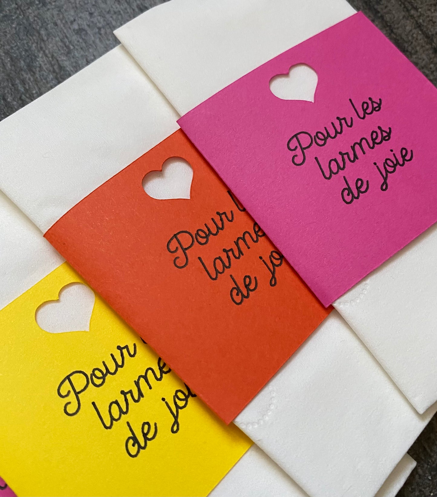 Pochettes Orange Fuschia Jaune + Mouchoirs « Larme de joie »